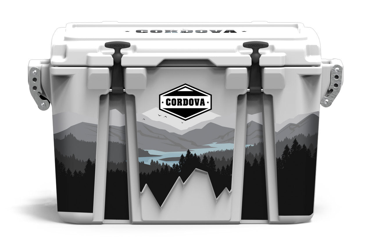 48 qt White Ridgeline Front [Snowcap] [Ridgeline] [48 qt]