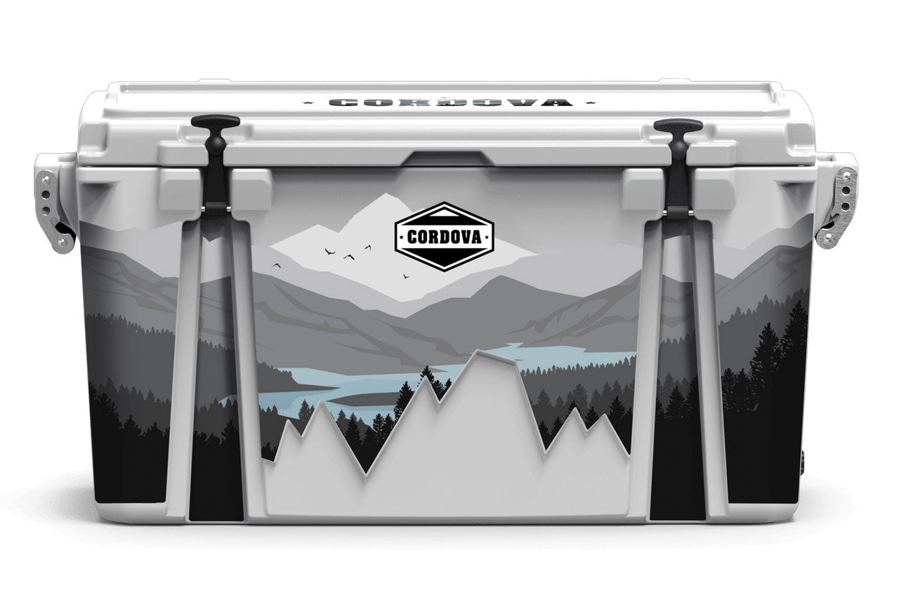 88 qt White Ridgeline Front [Snowcap] [Ridgeline] [88 qt]